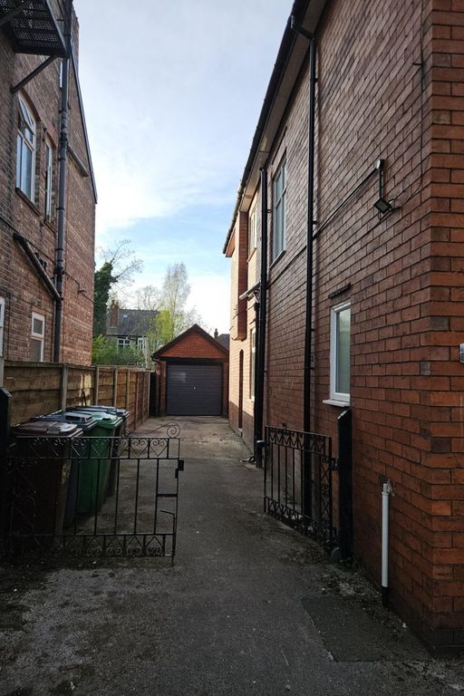 Property photo 2 of 22