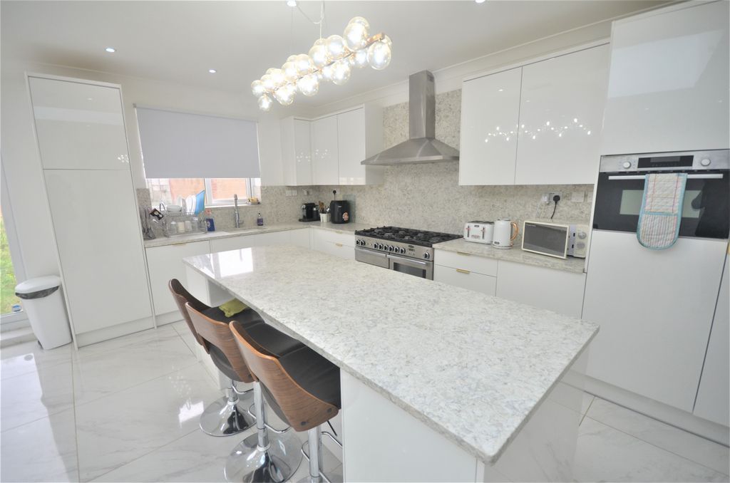 Property photo 1 of 15 Four Bedroom House