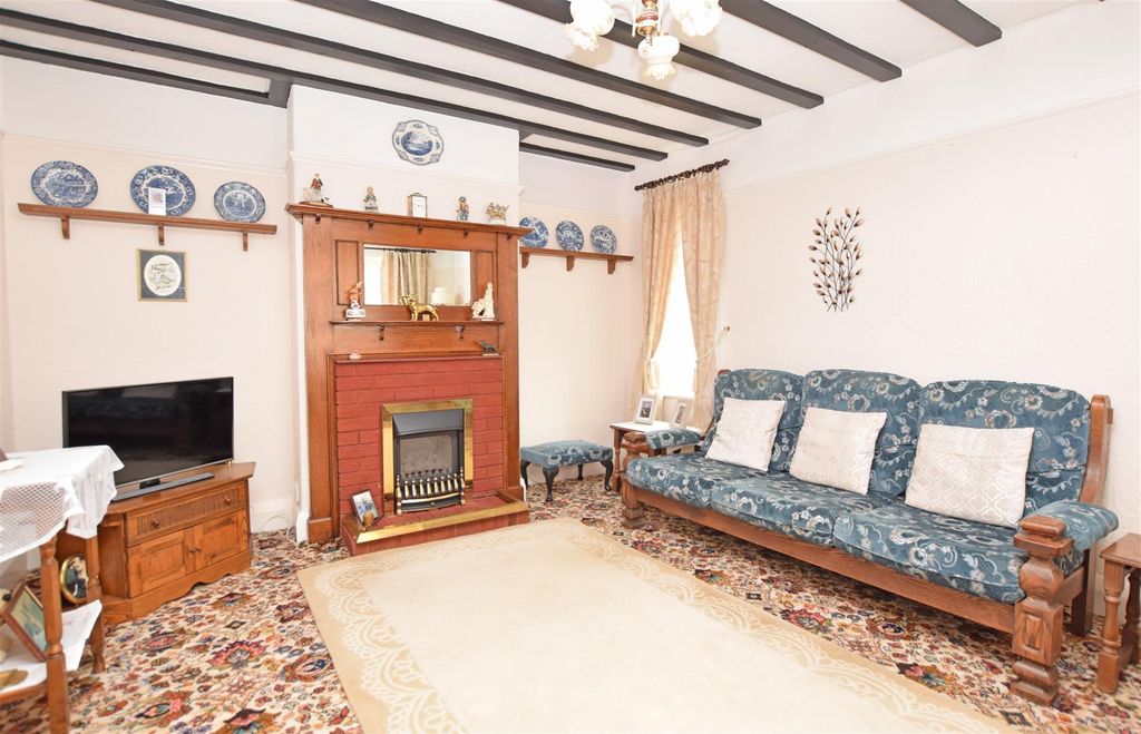 Property photo 2 of 22 Lounge.Jpg