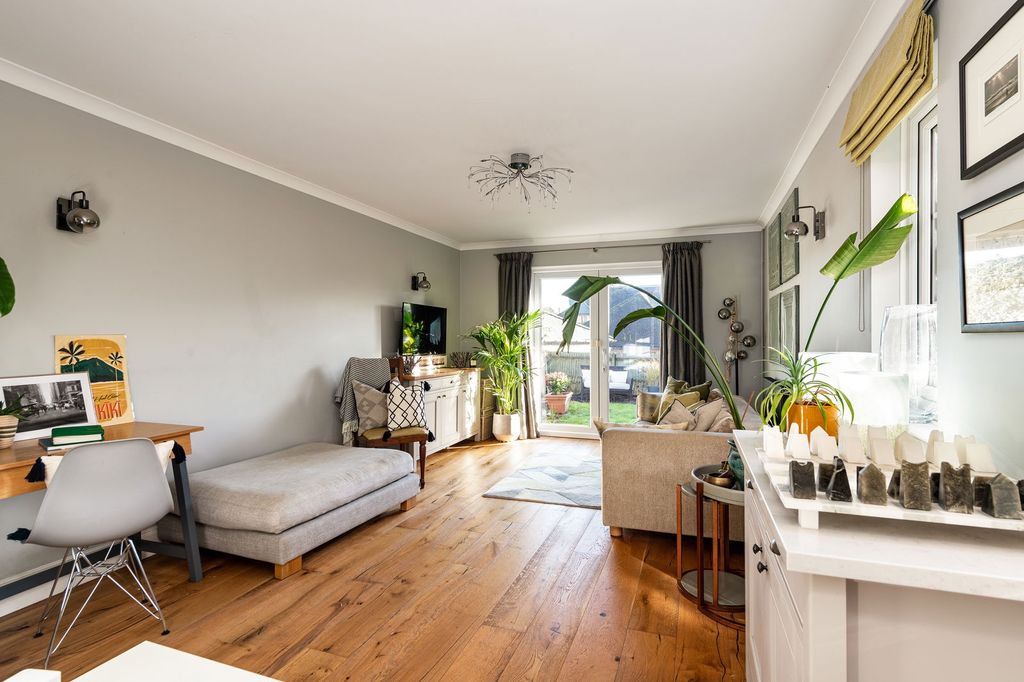 Property photo 3 of 19