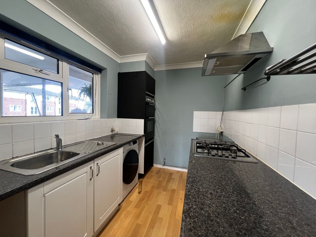 Property photo 2 of 10 Kitchen