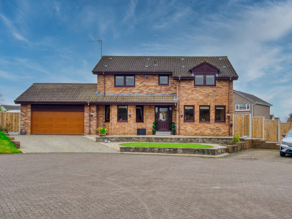 Property photo 1 of 40 4 Bedroom Detached Villa