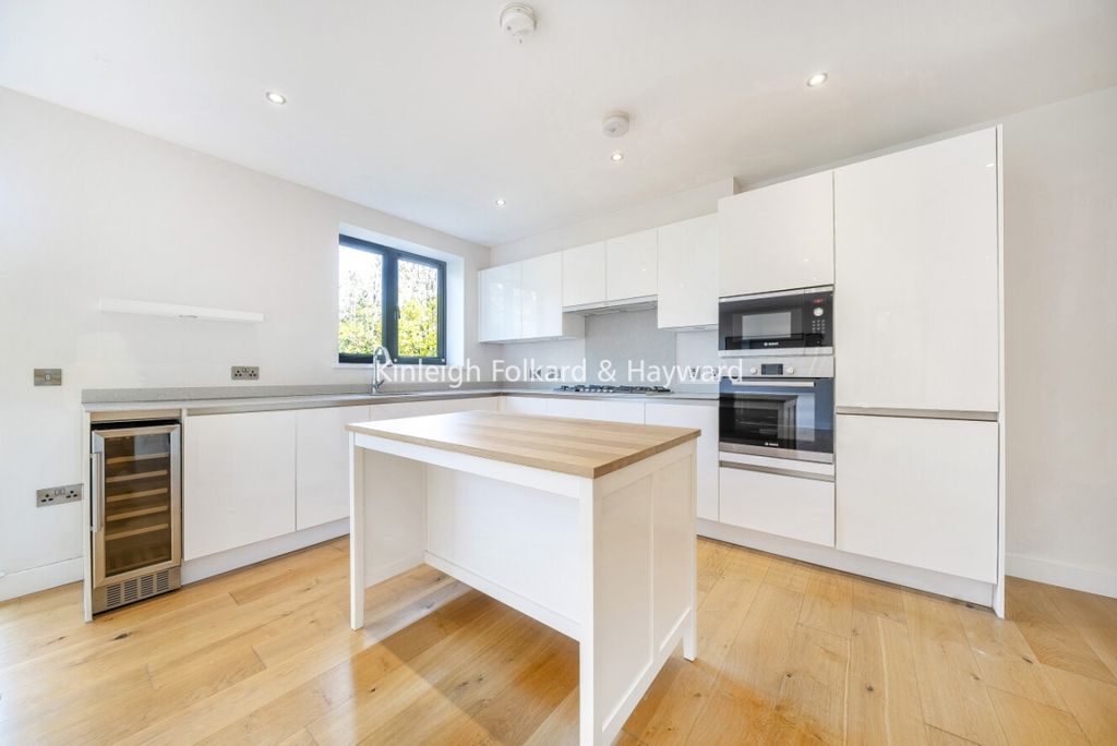Property photo 2 of 11 47549Ade-Fa7A-4739-9