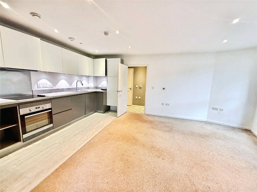 Property photo 3 of 10 Kitchen /Lounge