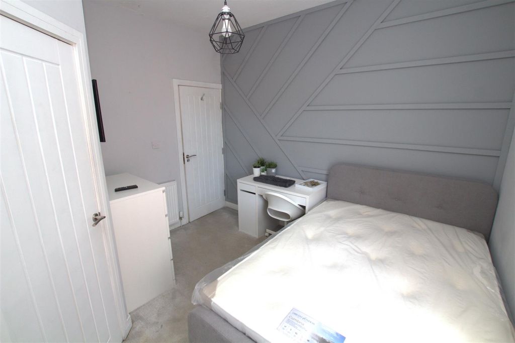 Property photo 3 of 9 Room 3 Reverse .Jpg