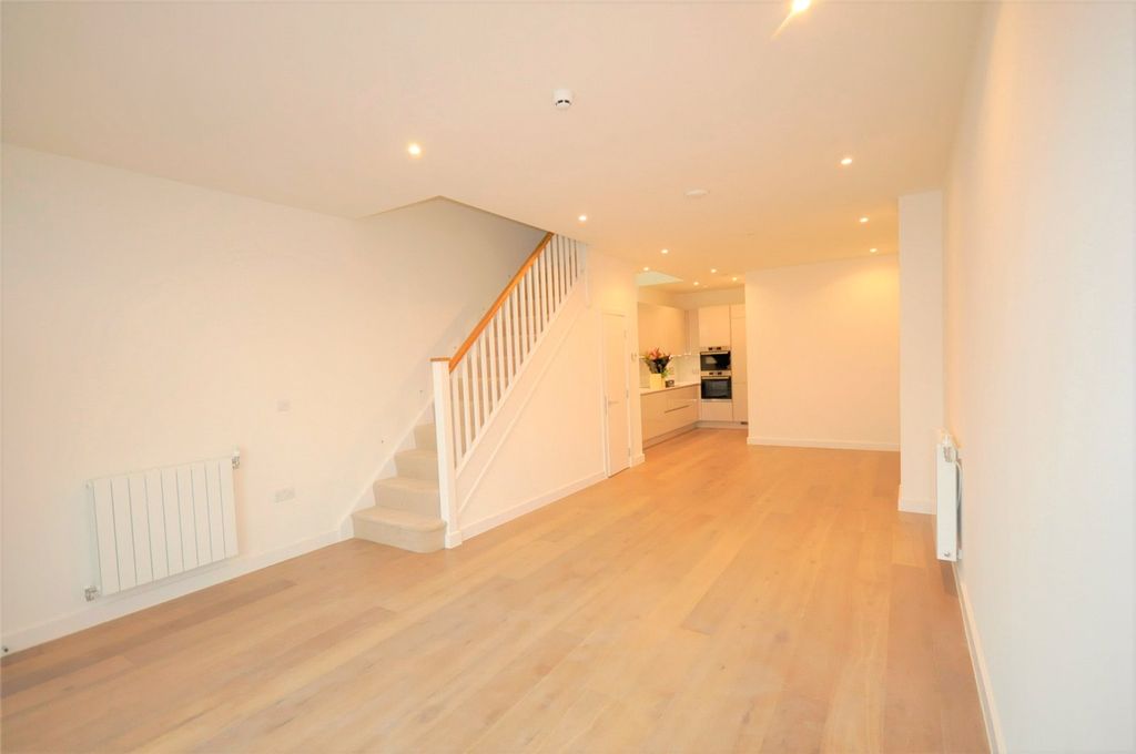 Property photo 3 of 13 Photo 01