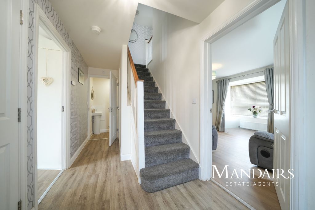 Property photo 2 of 32
