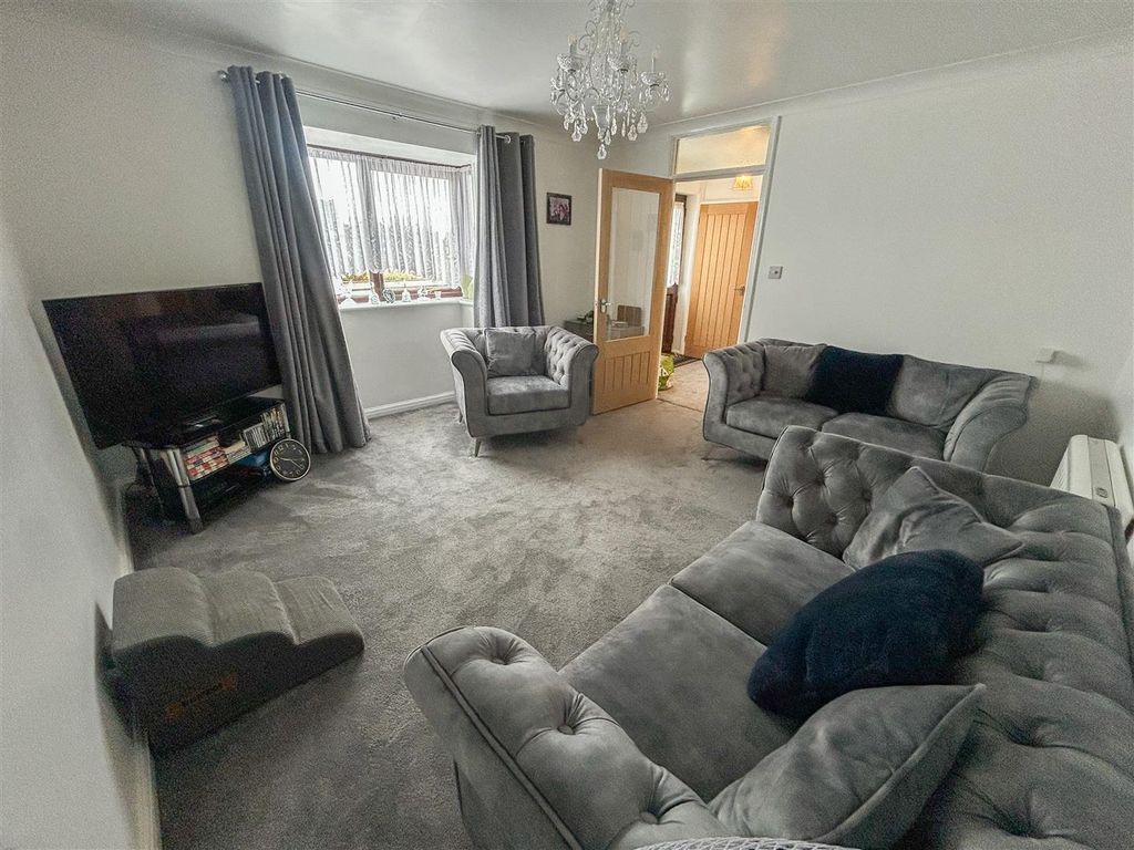 Property photo 2 of 14 Lounge