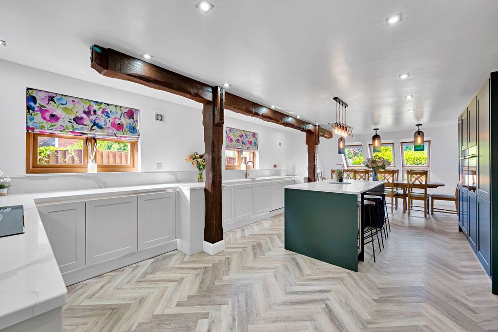 Property photo 2 of 54