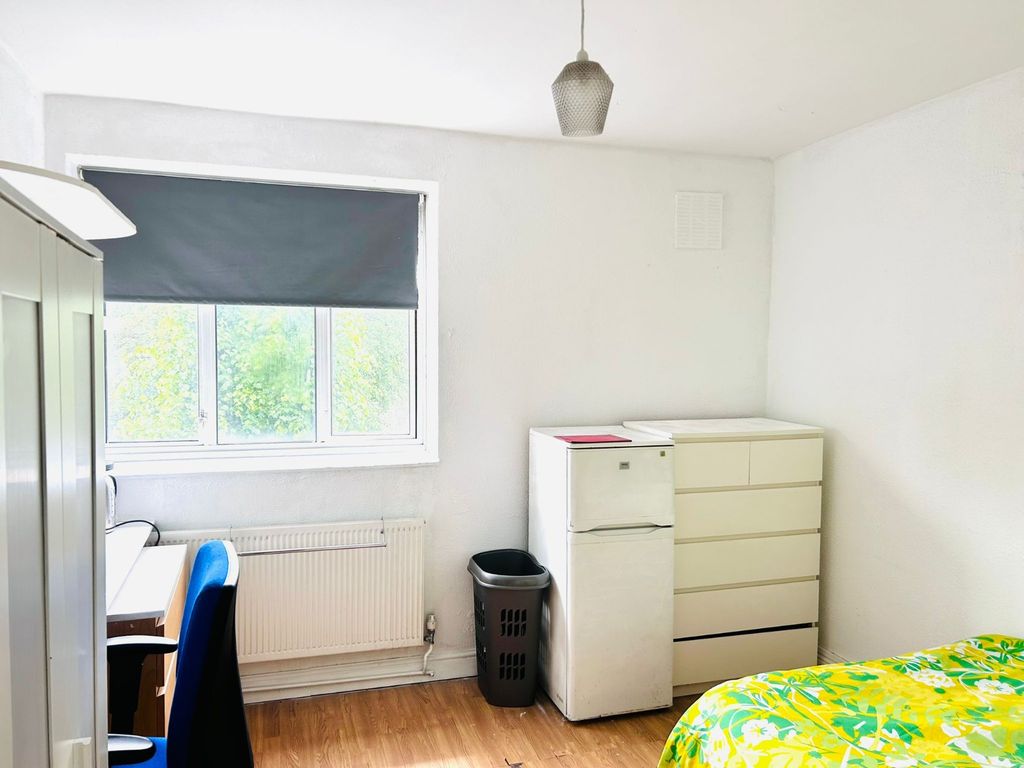 Property photo 2 of 3