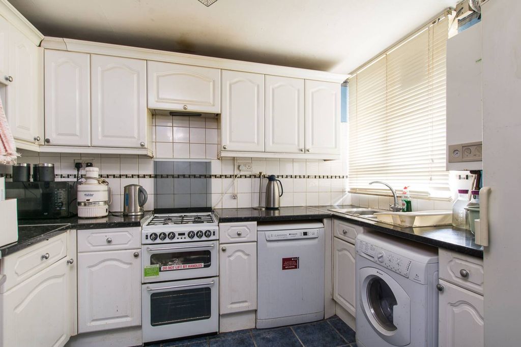 Property photo 3 of 5