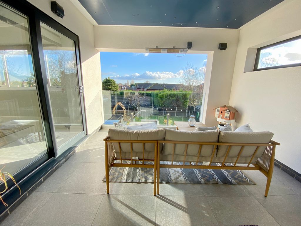 Property photo 3 of 16 Balcony