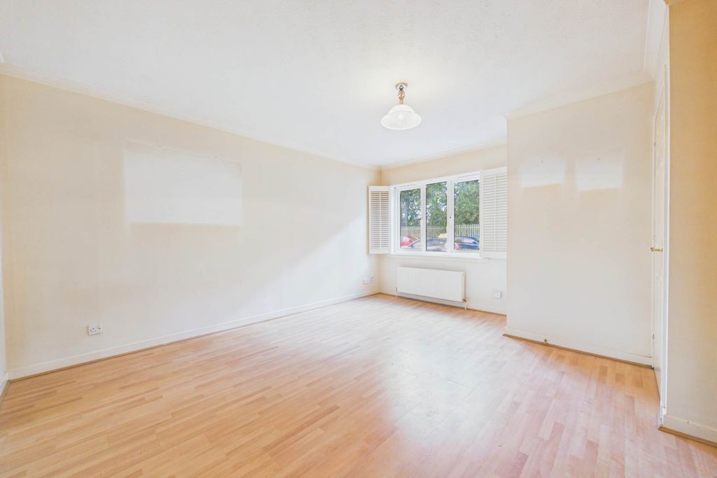 Property photo 3 of 23