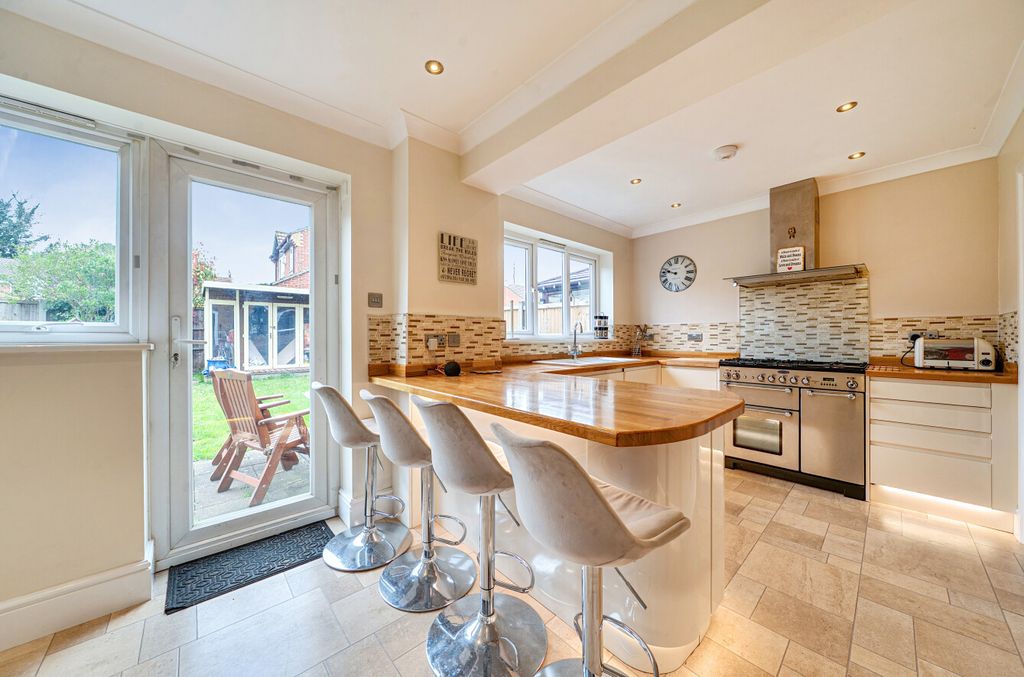 Property photo 3 of 21 Kitchen