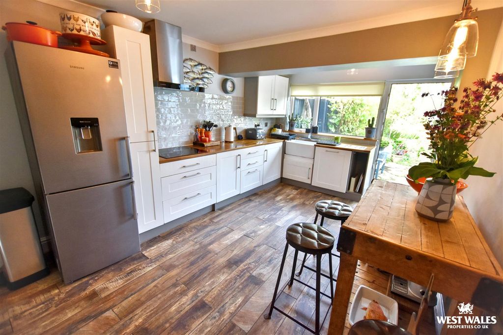 Additional image 13 of 4 bed terraced house for saleEast Back, Pembroke SA71