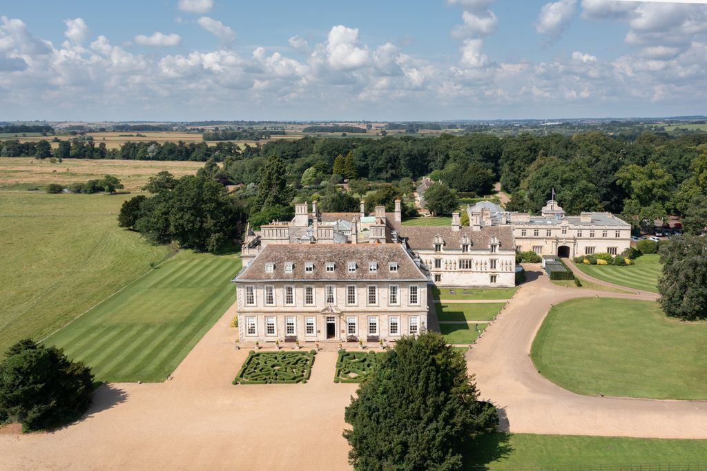 Property photo 1 of 26 Stapleford Park