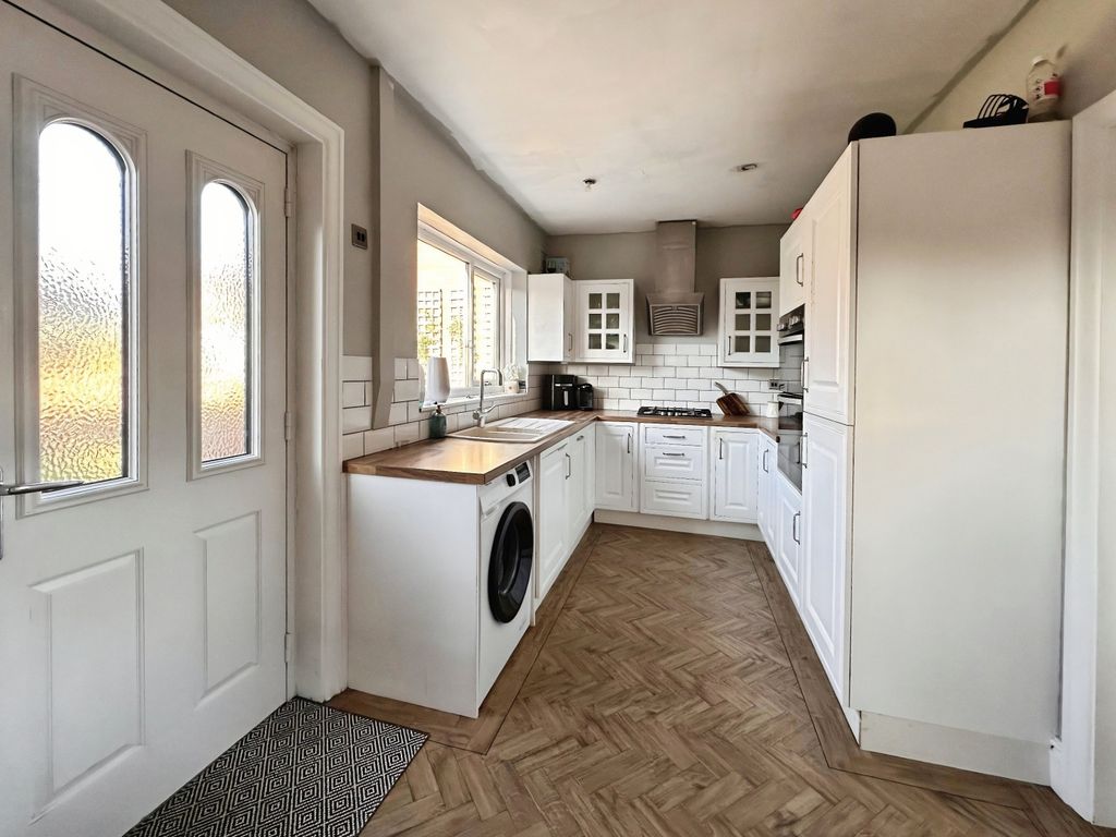 Property photo 3 of 16 Kitchen/Diner