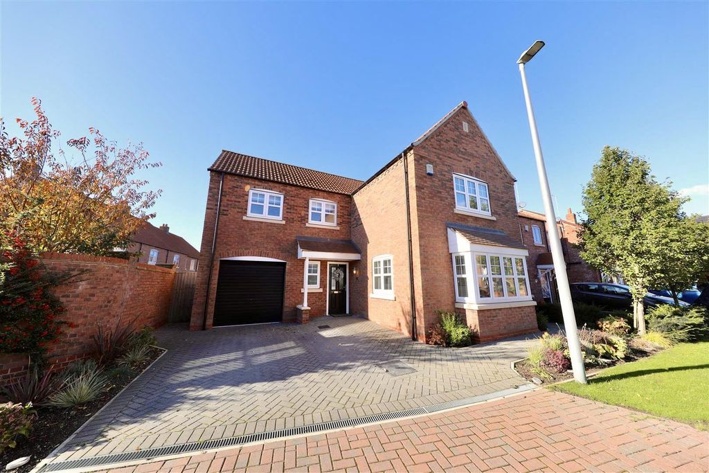 Property photo 1 of 21 Front