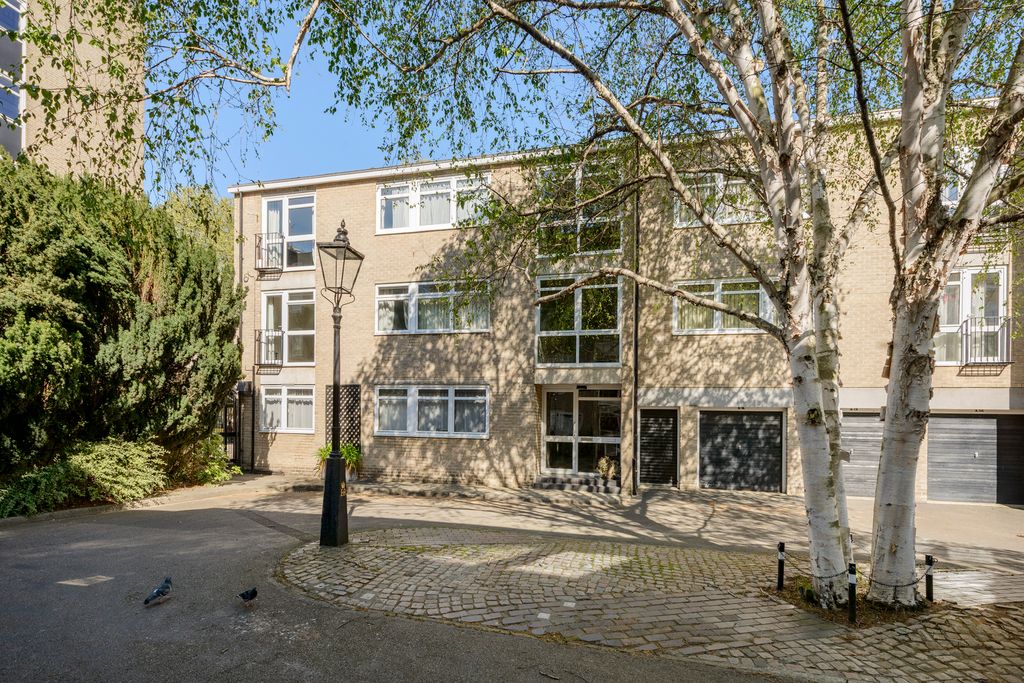 Property photo 1 of 2 38 Chester Close Sth-0993.Jpg