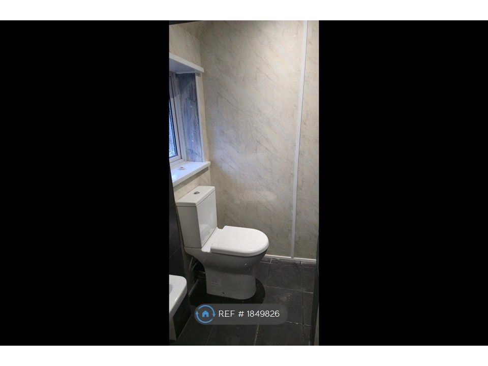 Property photo 2 of 6 Toilet