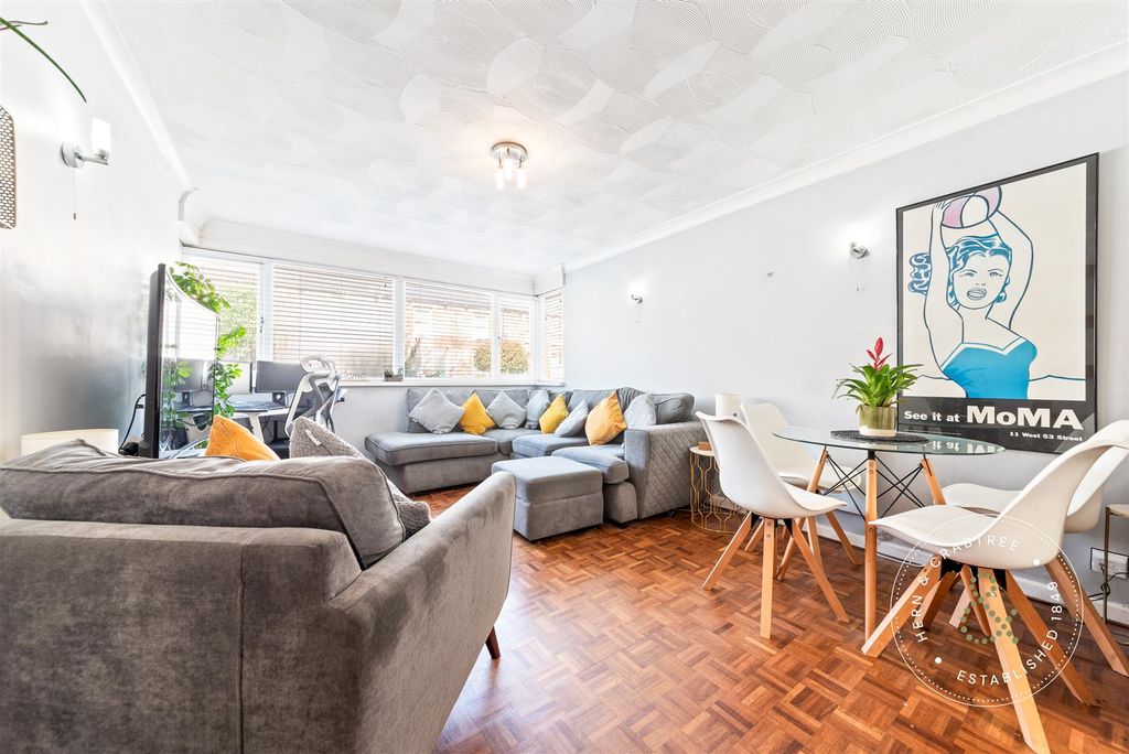 Property photo 1 of 17 Lindway-Court-03.Jpg