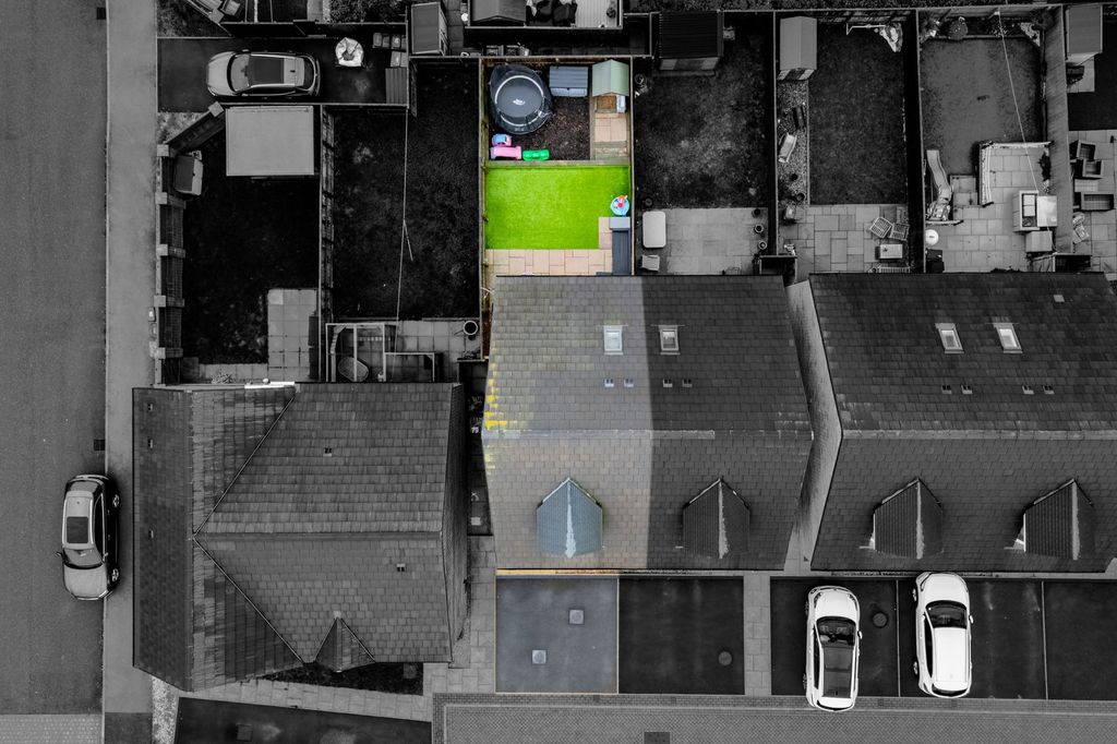 Property photo 2 of 25