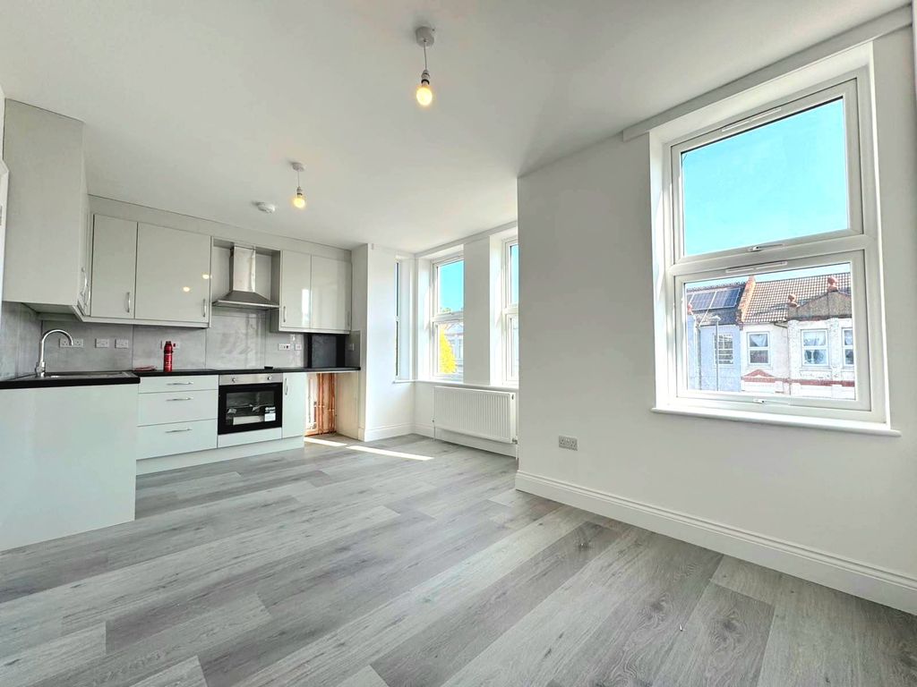 Property photo 1 of 8 5