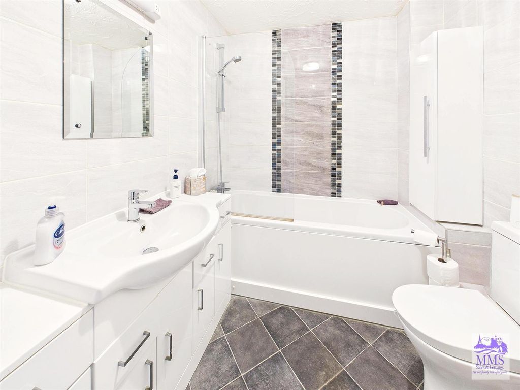 Property photo 3 of 18 Cam04098G0-Pr0125-Still014.Jpg