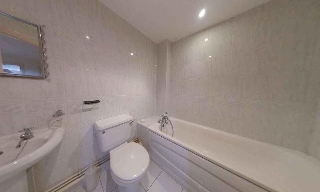 Property photo 1 of 8 Bathroom.Png