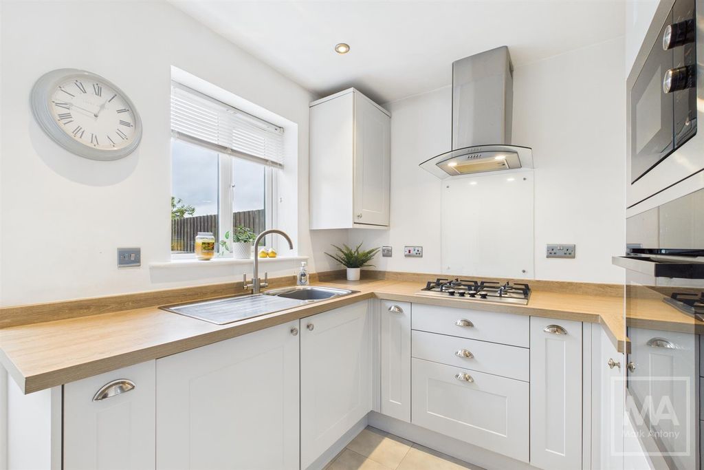 Property photo 3 of 15 Kitchen