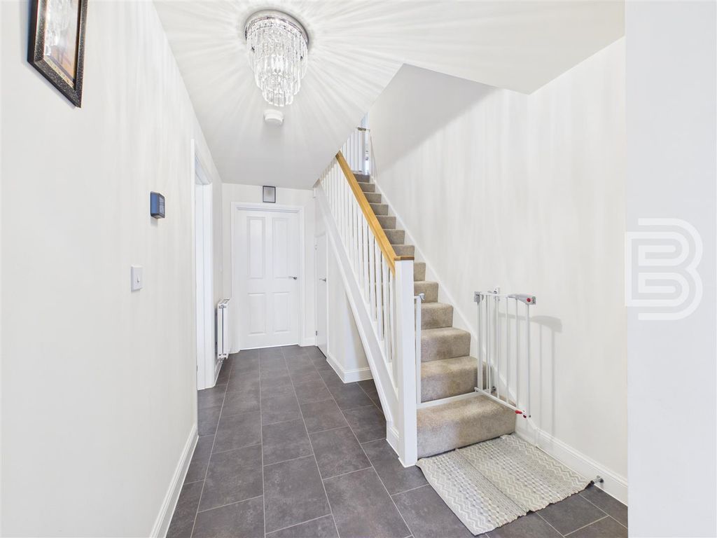 Property photo 3 of 18 Entrance Hall.Jpg