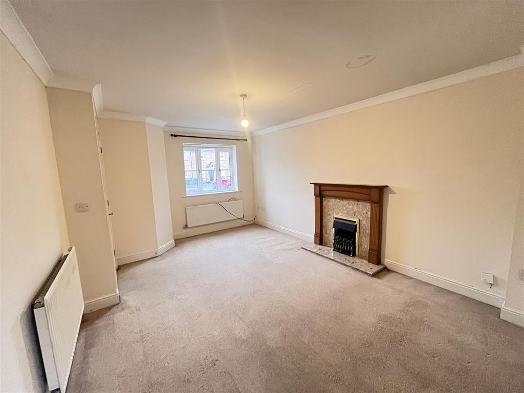 Property photo 3 of 10 Sitting Room