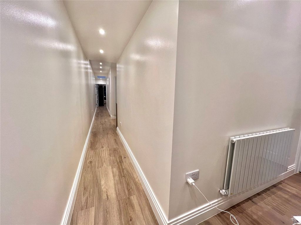 Property photo 3 of 22 Picture No. 19