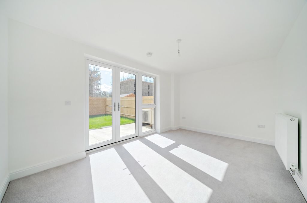 Property photo 2 of 12 1436236-2-69c3Cf0...