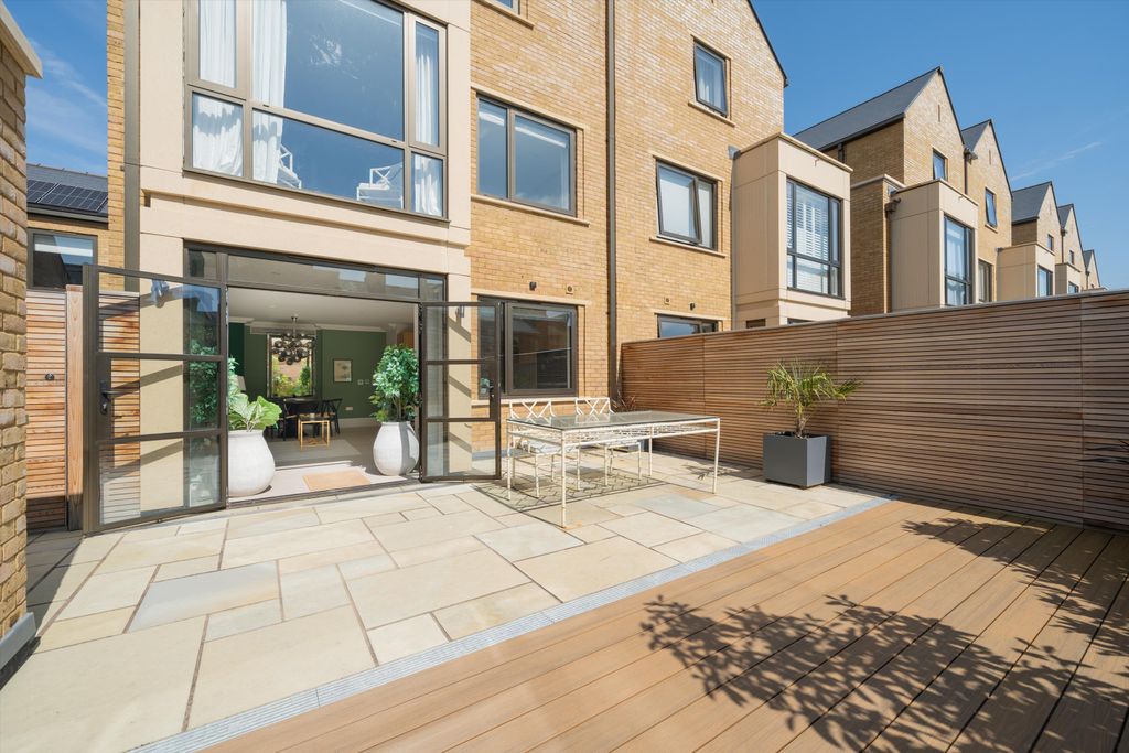 Property photo 3 of 19 Image