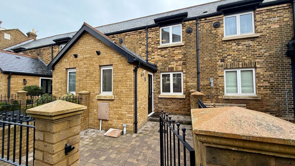 Property photo 3 of 28