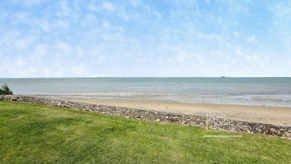 Property photo 3 of 4 Sea Views