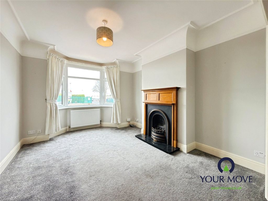 Property photo 3 of 19 Lounge