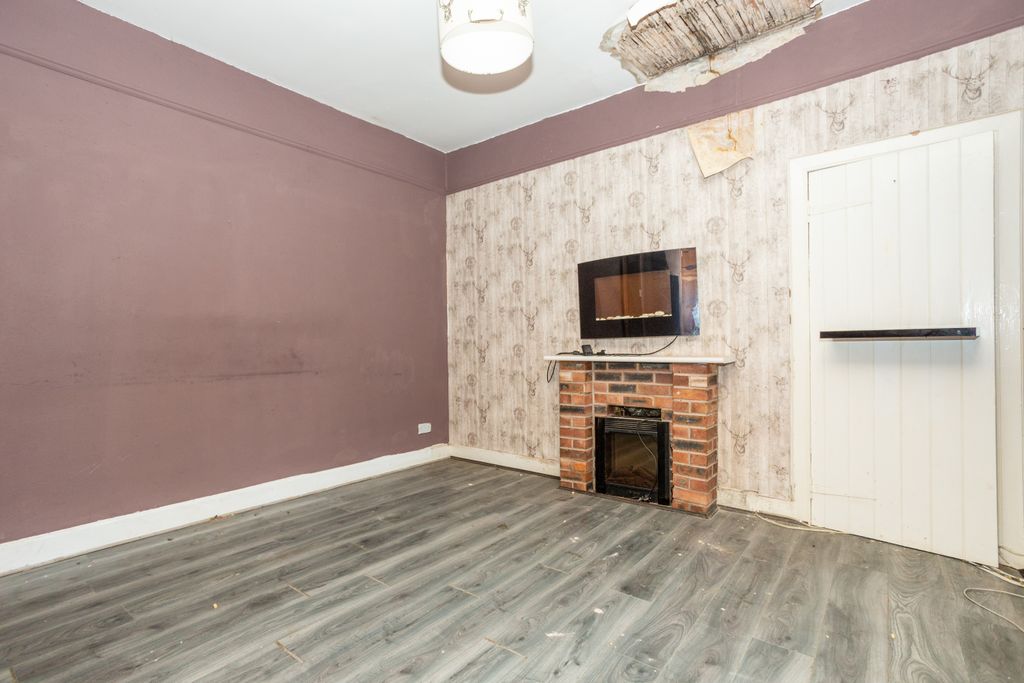 Property photo 2 of 25 Living Room