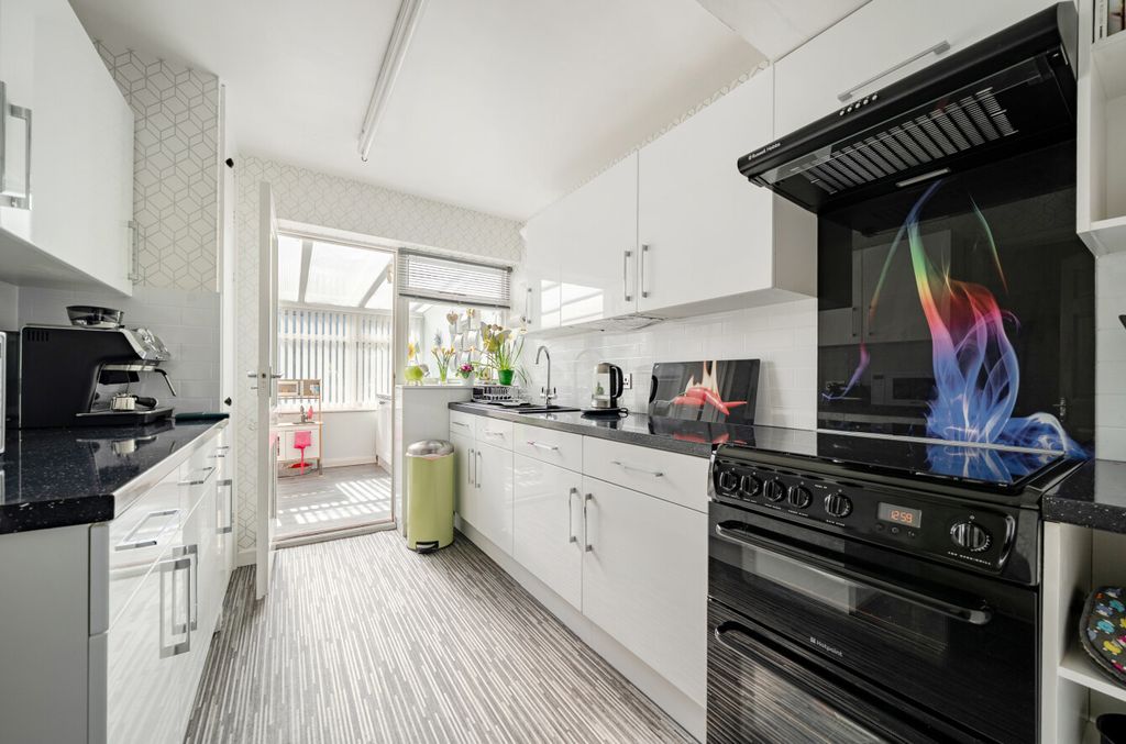 Property photo 1 of 21 1430871-11-69Baa8...