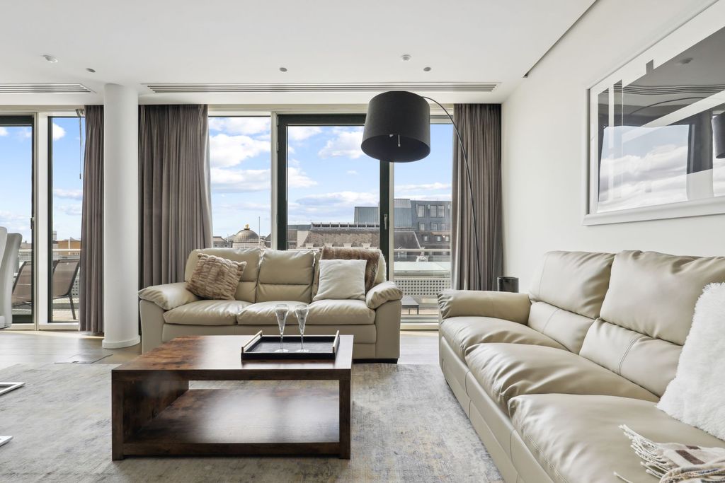 Property photo 2 of 25