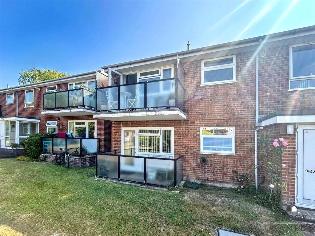 Property photo 1 of 8 01323 438506