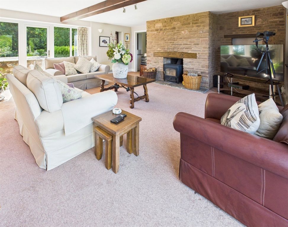 Property photo 2 of 44 Picture No. 76