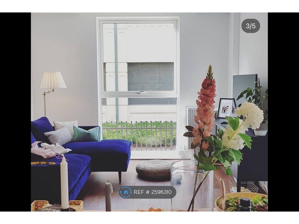 Property photo 1 of 6 Living Room
