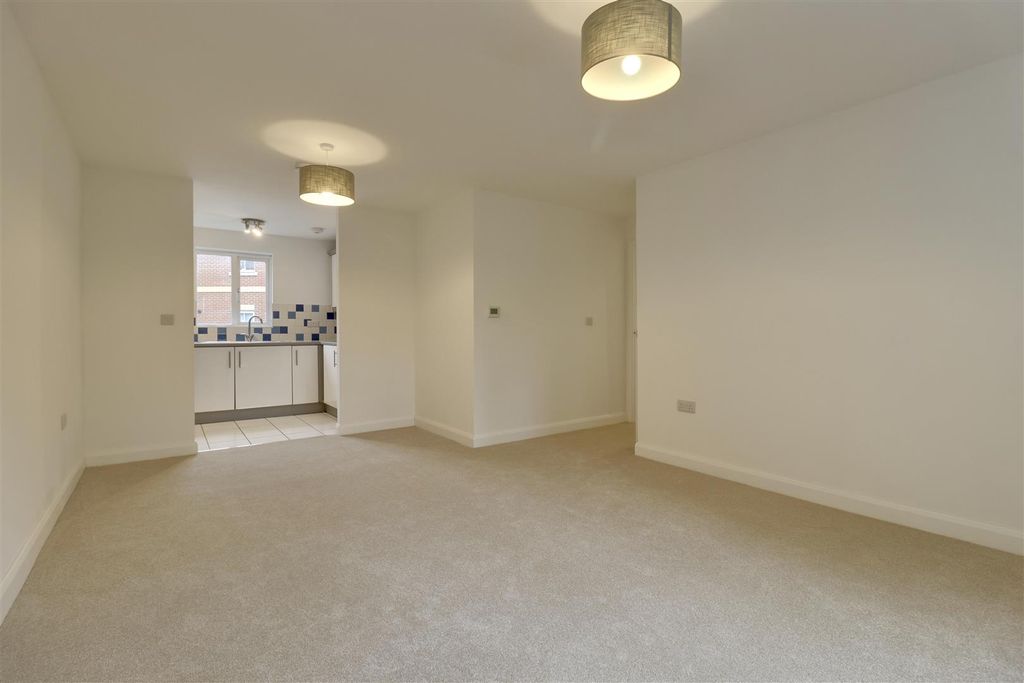 Property photo 3 of 16 Lounge/Diner