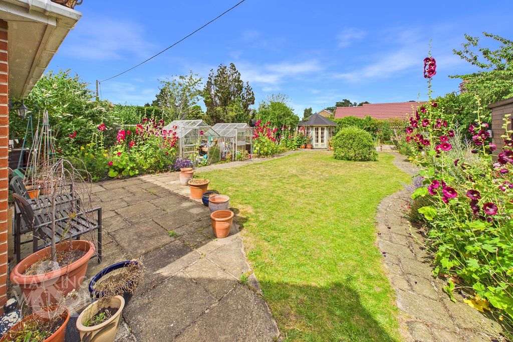 Property photo 2 of 26