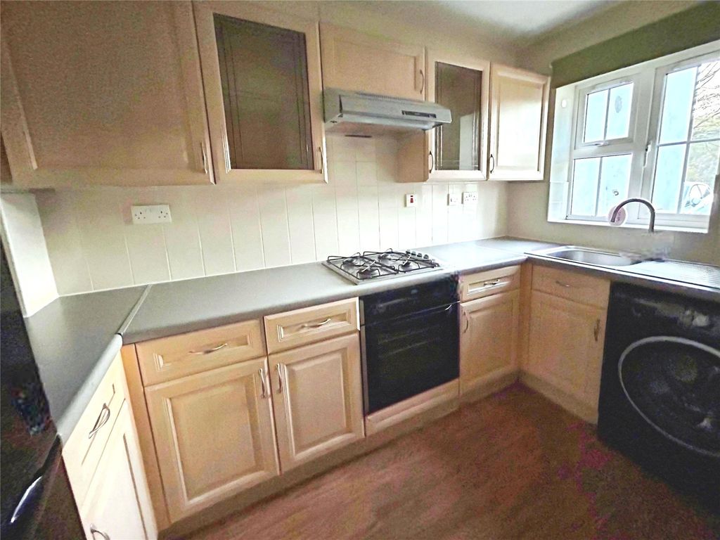 Property photo 3 of 7 Kitchen