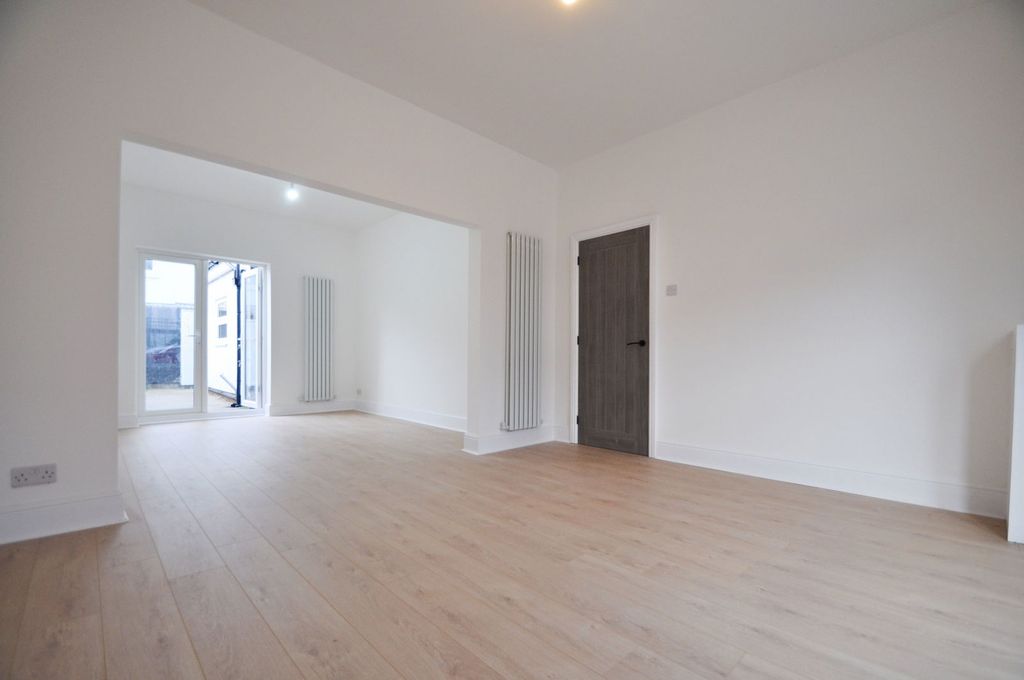 Property photo 2 of 32