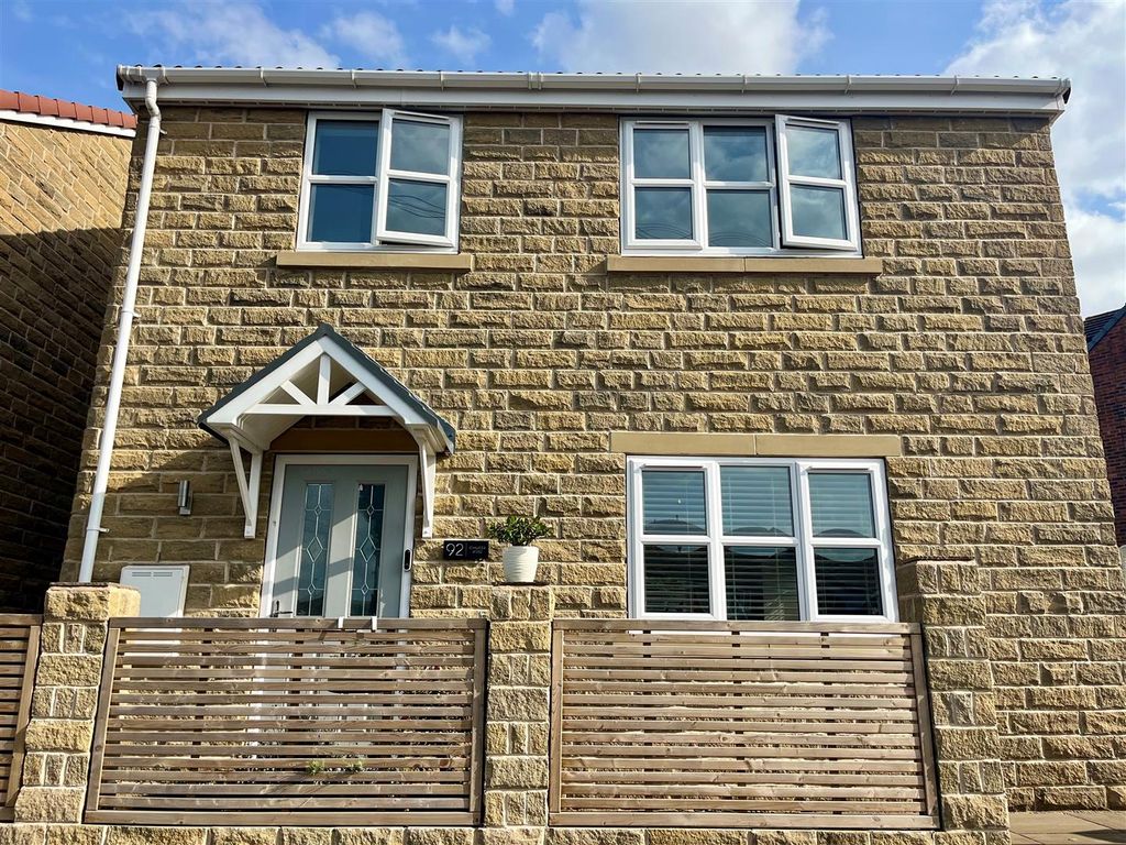 Property photo 1 of 18 Chaucer Road Front.Jpg