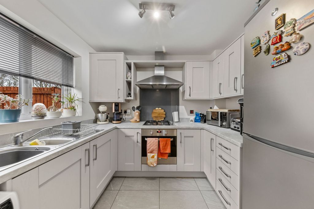 Property photo 2 of 21